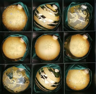 Set di 9 sfere in vetro soffiato a bocca. Color oro